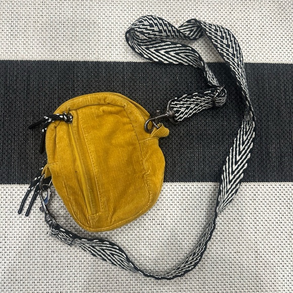 Lucy & Yak Mustard Crossbody Bag - Picture 2 of 6